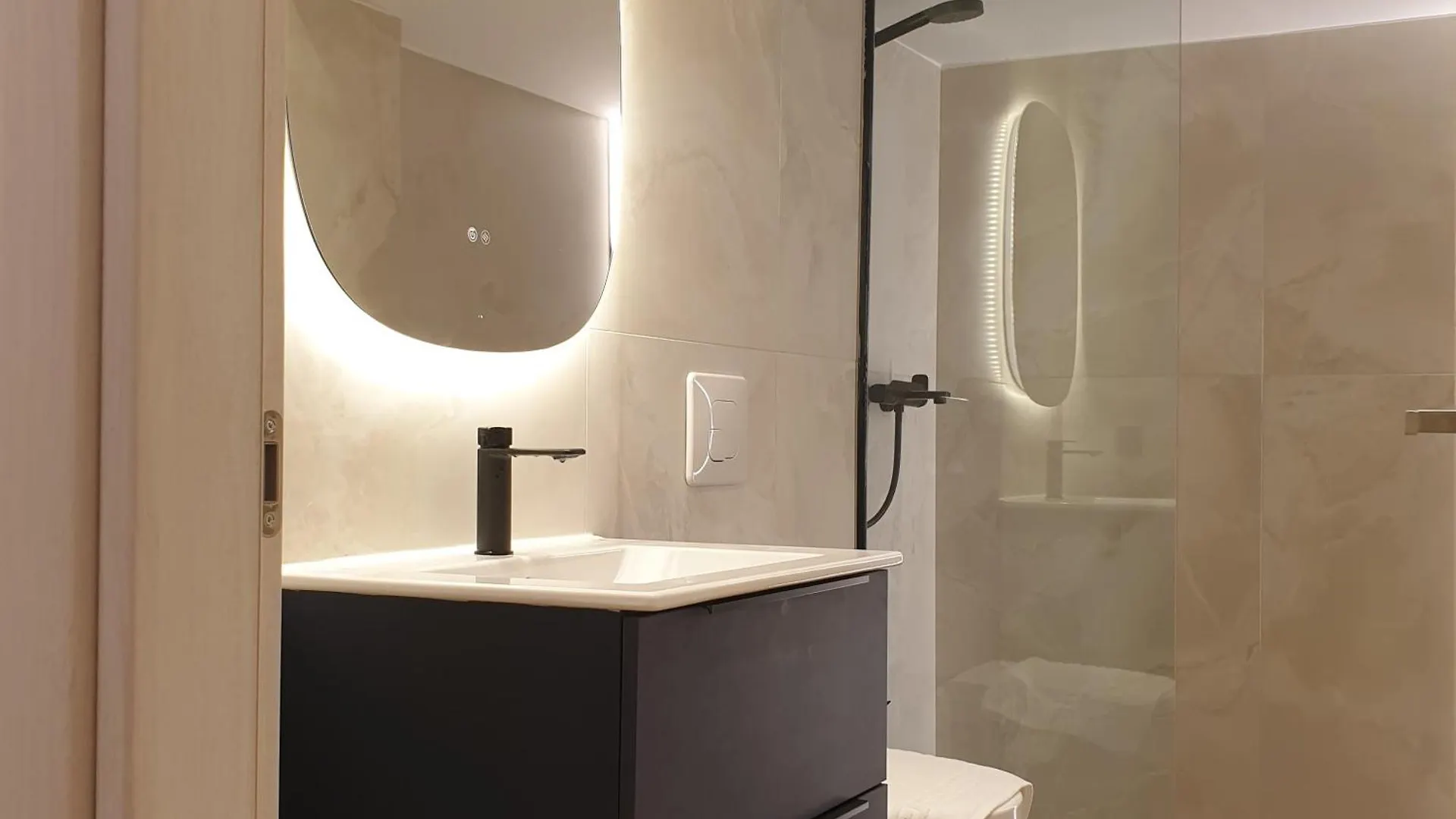 Glow Haven Suites Salonic Grecia